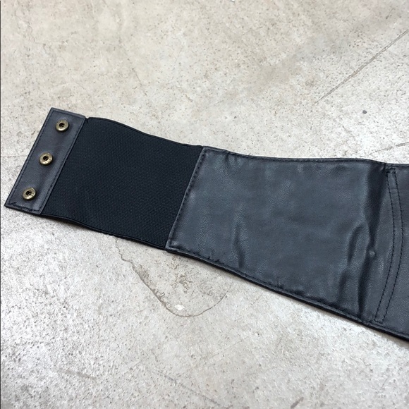 Lizard Queenz Closet - Picture 7 of 7